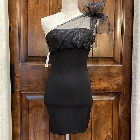 Blue Blush Dresses & Skirts - Blue Blush Black Asymmetrical Cocktail Dress